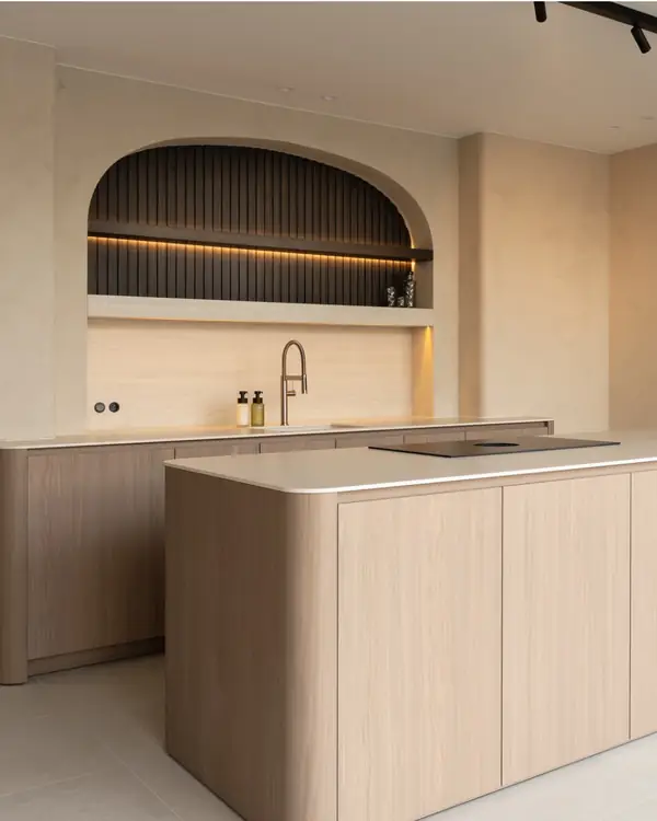 Elegant interieur met Travertino Navona tegels