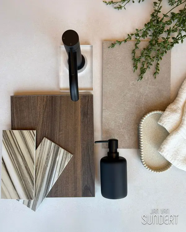 Stijlvolle Badkamer met Natuurlijke Tegels