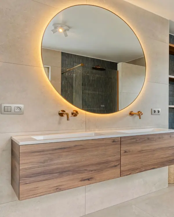 Stijlvolle Badkamer met Kleuraccenten